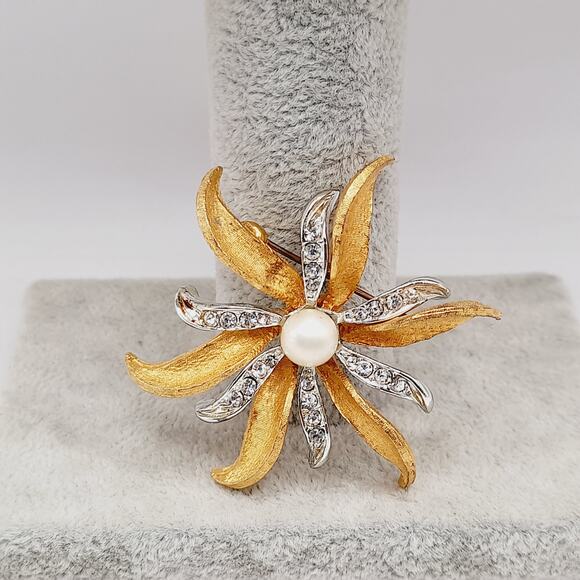 Judy Lee Gold Silver Flower Brooch Faux Pearl Rhinestone Vintage Pin - Picture 4 of 8